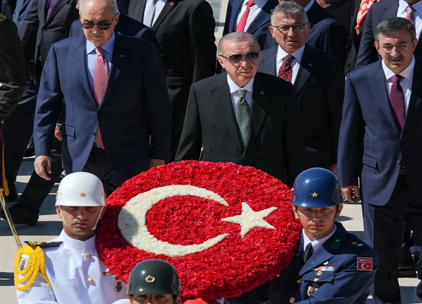 Cumhurbaşkanı Erdoğan başkanlığındaki devlet erkanı Anıtkabir’i ziyaret etti