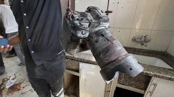 İsrail hastaneye saldırdı: 5’i gazeteci en az 15 kişi hayatını kaybetti