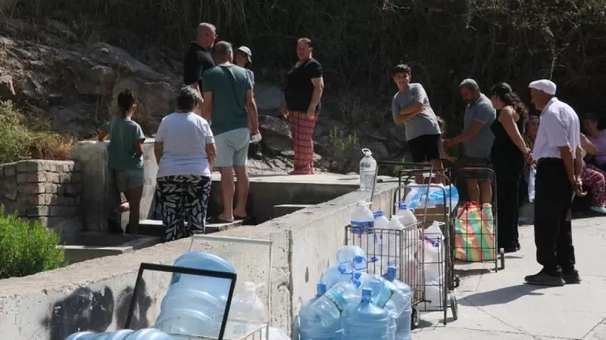 İzmir’de su krizi: Çeşmelerde kuyruk oluştu