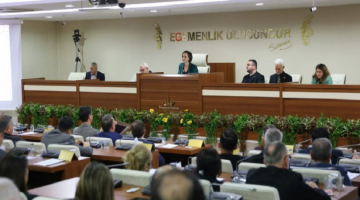 Karabağlar’da Yönetim Krizi ve Başkan Kınay’ın Direnci