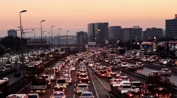 İstanbul’da trafik yoğunluğu yüzde 80’e ulaştı