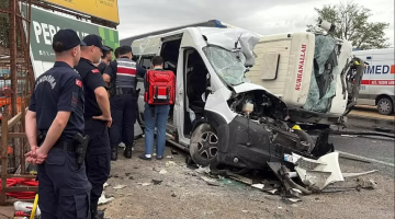 Tekirdağ’da feci kaza: Minibüs ile kamyon çarpıştı, 3 ölü, 9 yaralı