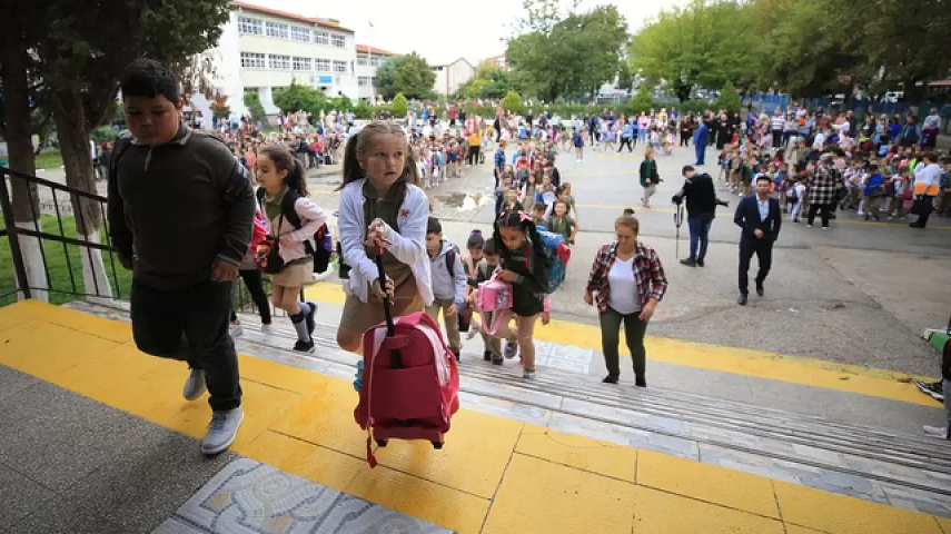 Valilik duyurdu! Pazartesi günü okullar saat 10’da açılacak