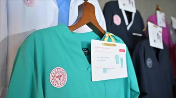 Bakanlıktan kıyafet düzenlemesi: Ebeler mürdüm, hemşireler lacivert giyecek