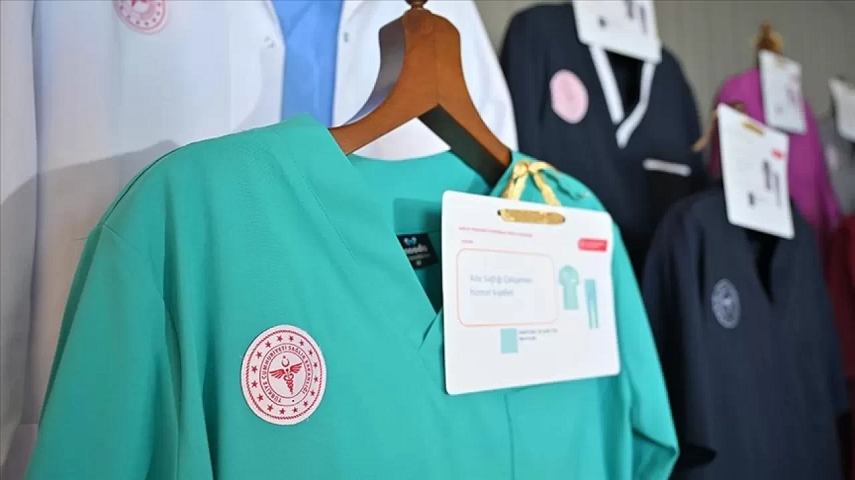 Bakanlıktan kıyafet düzenlemesi: Ebeler mürdüm, hemşireler lacivert giyecek