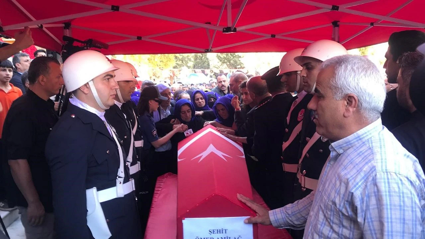 Şehit polis Ömer Amilağ, memleketi Şanlıurfa’da gözyaşları arasında defnedildi