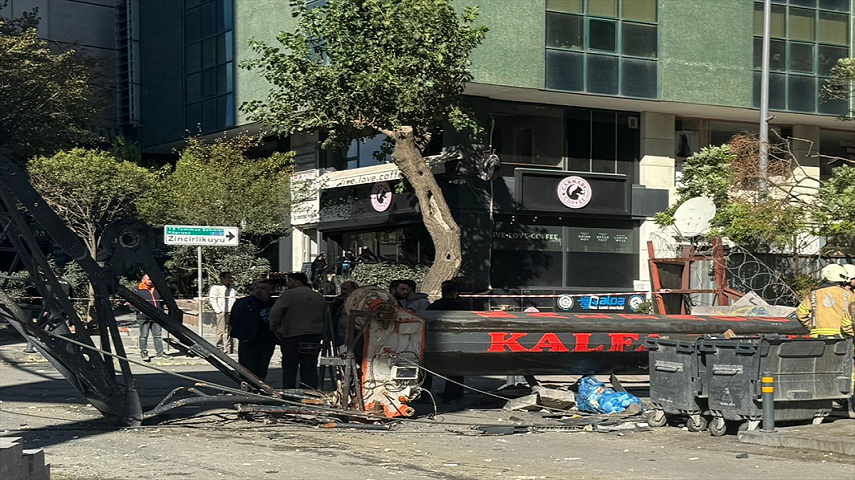 Şişli’de yurt binasına vinç devrildi: Öğrenciler tahliye edildi