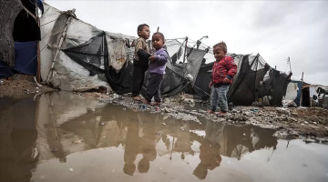 Gazze’de yağış felaketi: On binlerce çadır sular altında