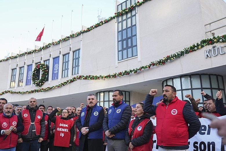İzmir’de işçiler hakları için pes etmiyor! ‘Bizim sadece tek bir derdimiz var. Aşımız, ekmeğimiz ve onurumuz’
