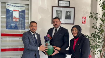 MHP’li Gün huzurevi sakinlerine yeni yıl ziyaretinde bulundu