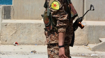 Terör yandaşlarından şehirlerde vandallık: Restoranı yağmalayıp polise saldırdılar!