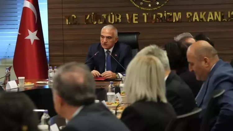 Bakan Ersoy’dan dijital turizm mesajı