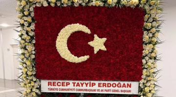 Cumhurbaşkanı Erdoğan’dan MHP Lideri Devlet Bahçeli’ye anlamlı hediye: 57. yıla ithafen 57 gül