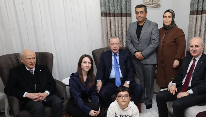 Cumhurbaşkanı Recep Tayyip Erdoğan ve MHP Lideri Devlet Bahçeli’den depremin 3. yılında Kahramanmaraş’ta anlamlı ziyaret