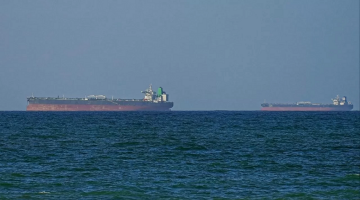 Hürmüz Boğazı’nda hareketlilik! Gemiler rotasını çevirdi